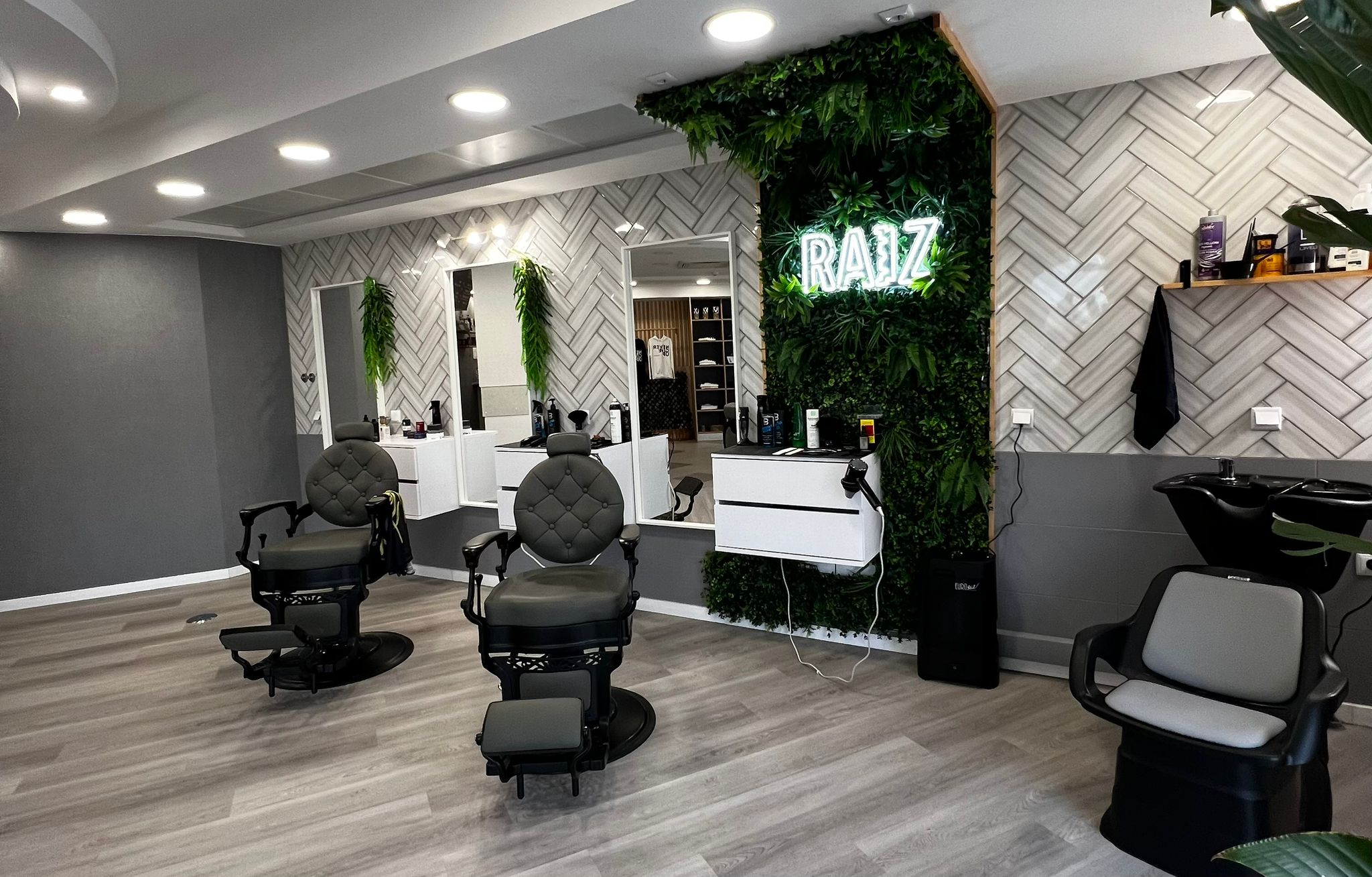 Raiz Barber Studio Interior